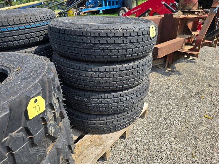 new-4-235/80r16-montreal-trailer-tires-image-1