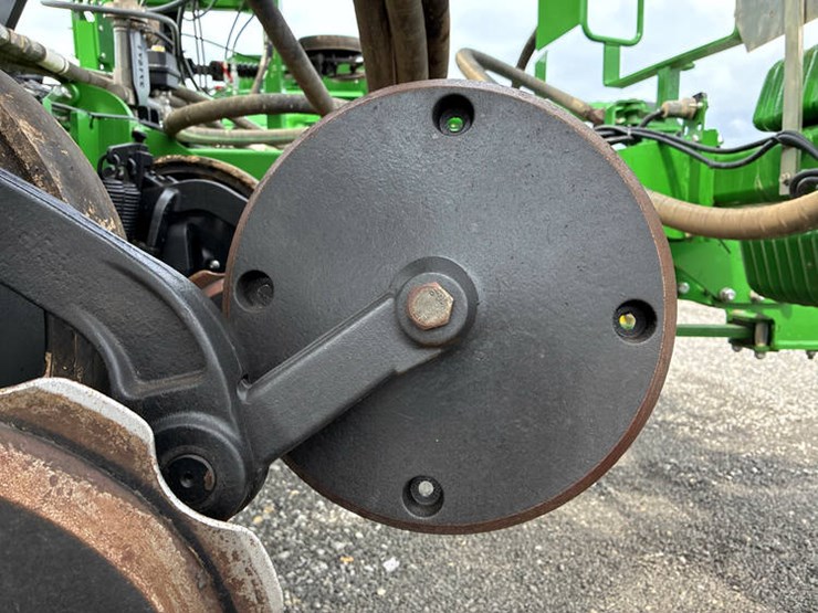 2023-john-deere-2510h-image-43