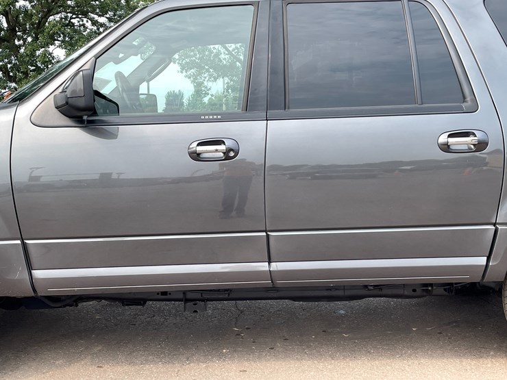 2017-ford-expedition-limited-image-13