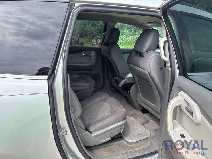 2011-chevrolet-traverse-image-19