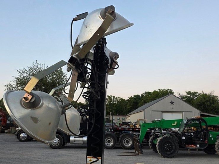 2018-allmand-light-tower-(runs-and-works)-image-9