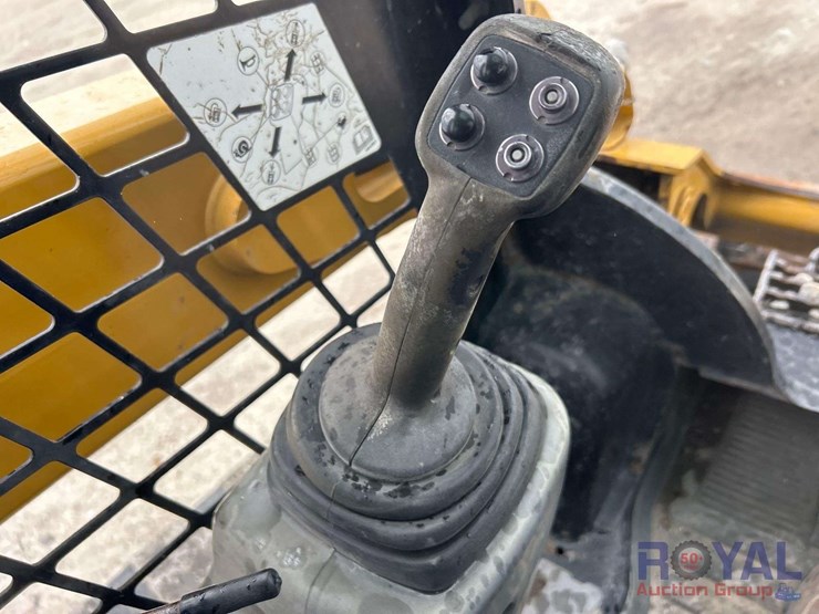 2017-caterpillar-259d-image-12