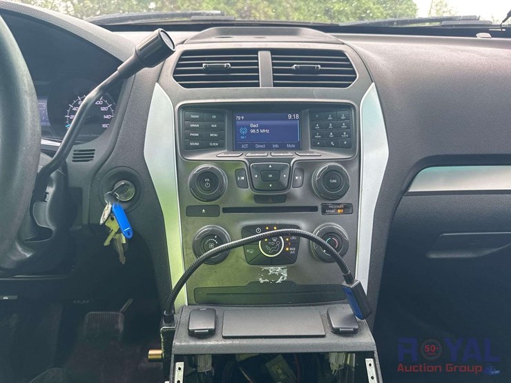 2015-ford-explorer-image-15