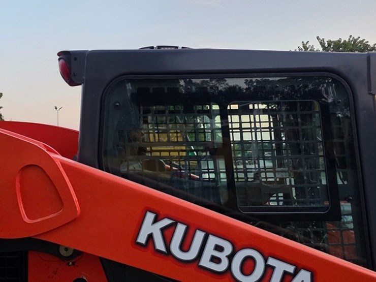 2016-kubota-ssv75-image-13