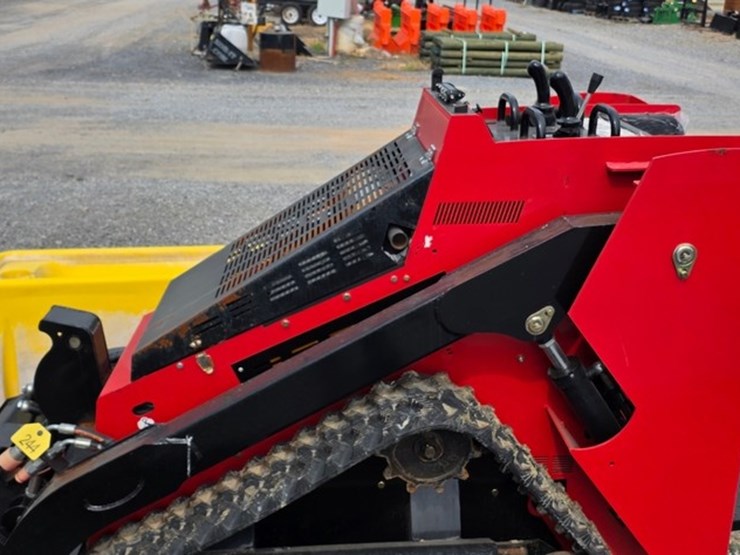 new-valley-pioneer-scl850-mini-skidloader-image-11