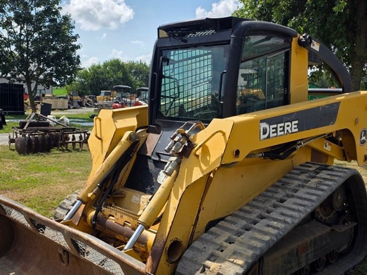 2007-deere-ct332-image-29