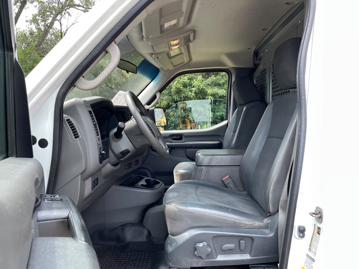 2013-nissan-nv2500-image-56