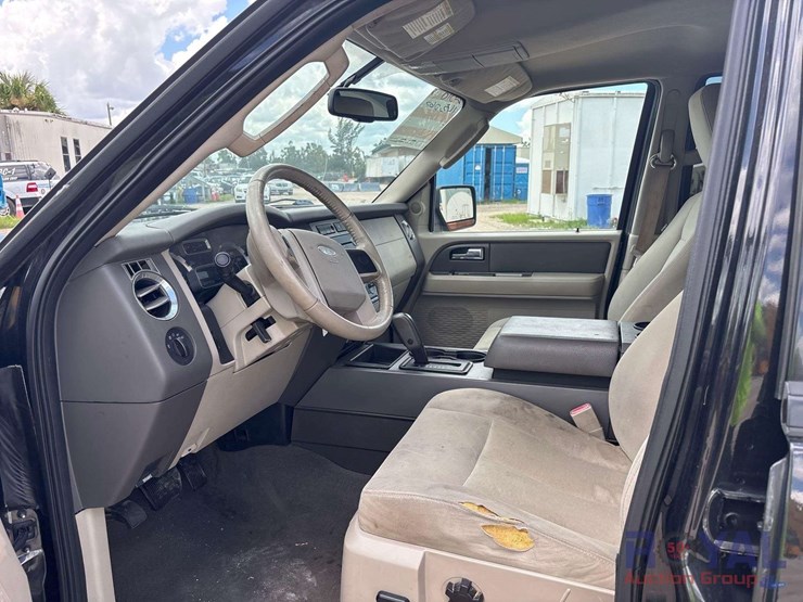2010-ford-expedition-image-10