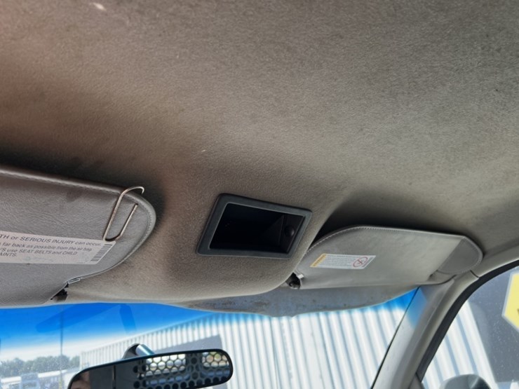2001-gmc-savana-g3500-image-16