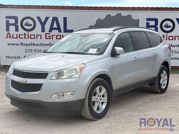 2011-chevrolet-traverse-image-1