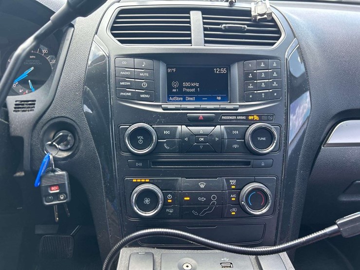 2017-ford-explorer-image-15