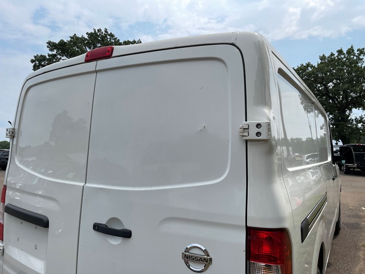 2013-nissan-nv2500-image-29