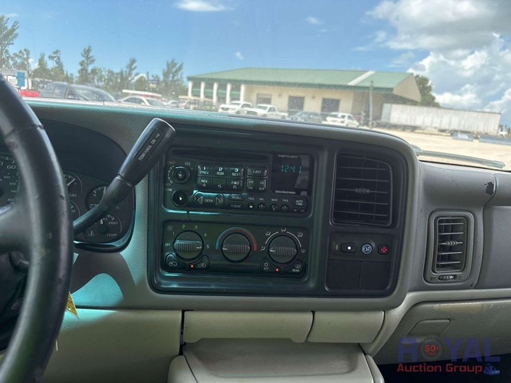 2001-chevrolet-tahoe-image-11
