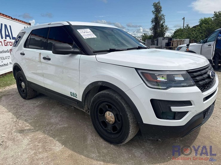 2016-ford-explorer-image-2