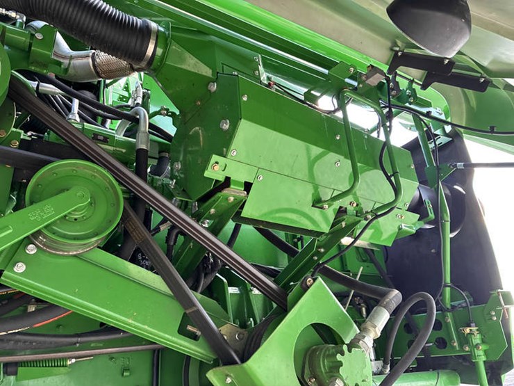 2013-john-deere-s670-image-55