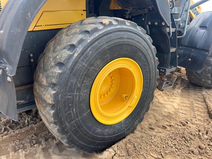 komatsu-wa380-8-image-11