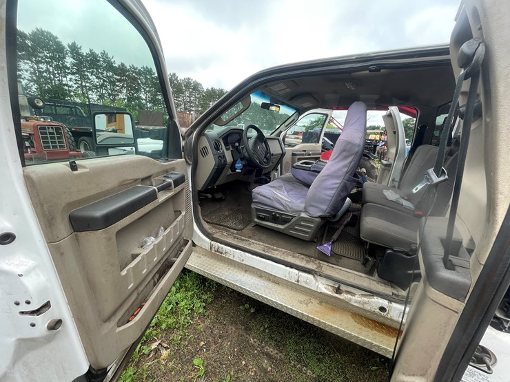 2009-ford-f350-xlt-image-30