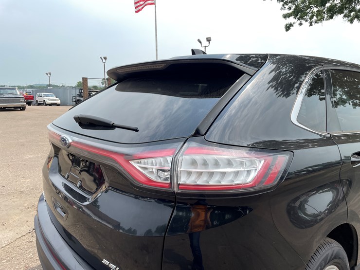 2016-ford-edge-sel-image-27