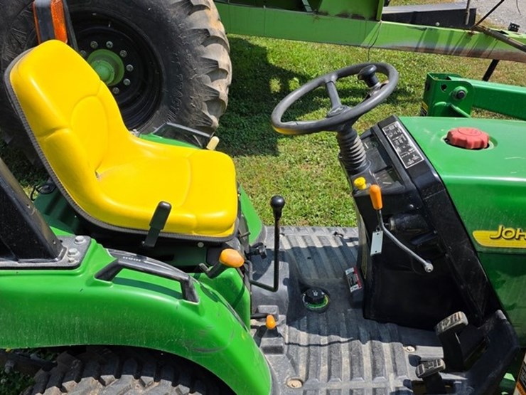 john-deere-2210-image-11