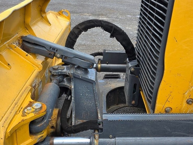 2014-deere-700k-lgp-image-14