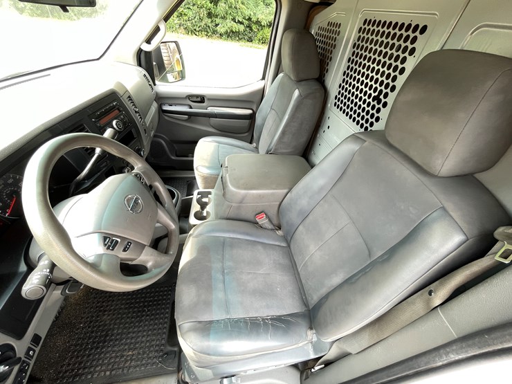 2013-nissan-nv2500-image-57