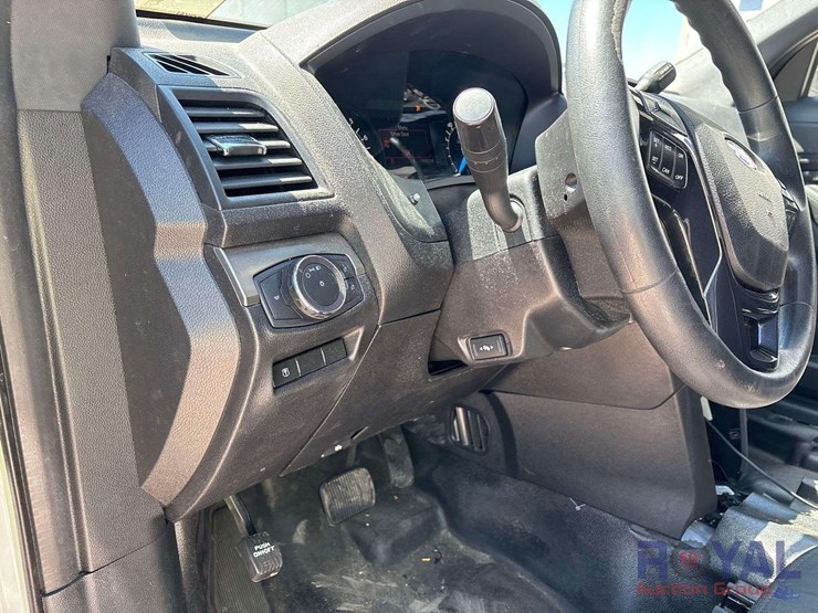 2019-ford-explorer-image-13