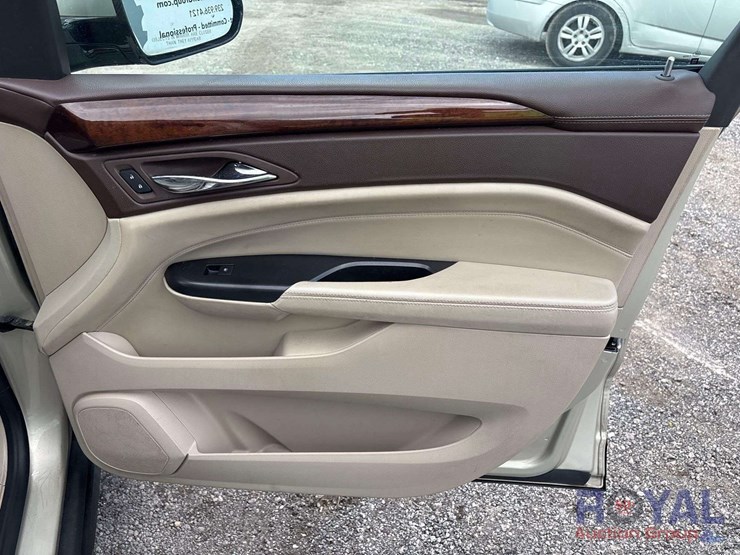 2013-cadillac-srx-image-24