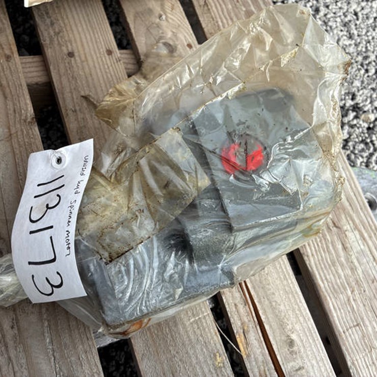 #113173 • UNUSED HYD SPINNER MOTOR FOR FERT SPREADER