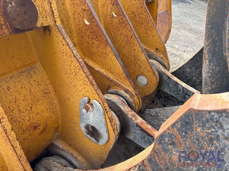 2011-deere-844k-image-27