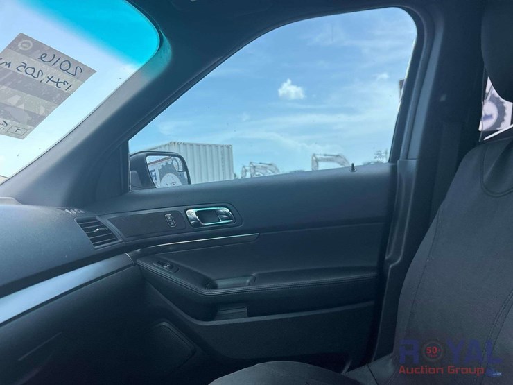 2016-ford-explorer-image-11