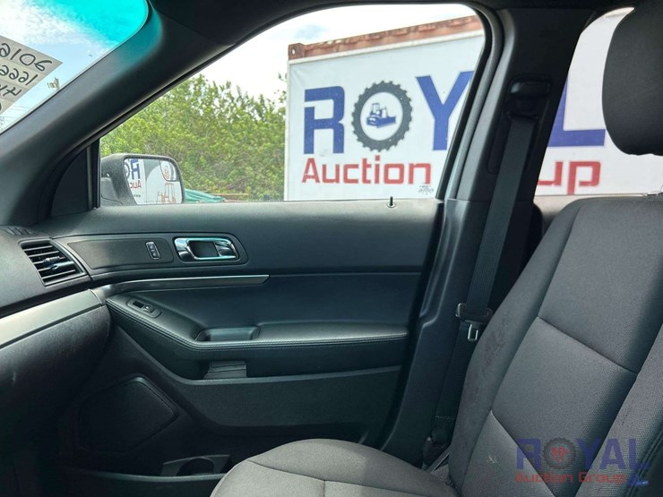 2016-ford-explorer-image-13