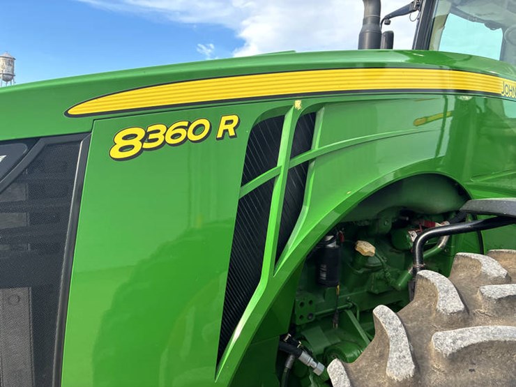 2012-john-deere-8360r-image-42