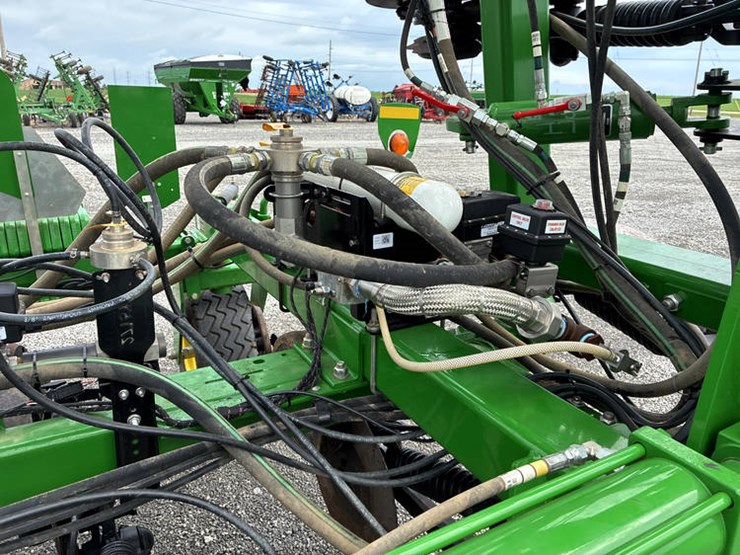 2023-john-deere-2510h-image-27
