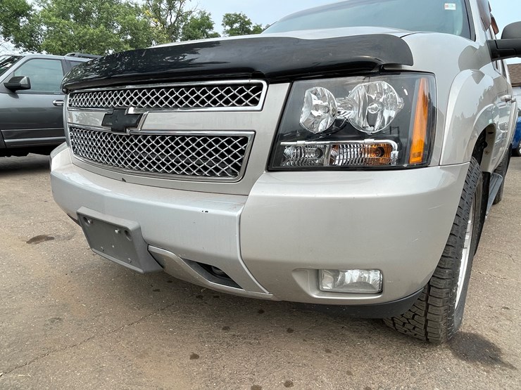 2008-chevrolet-suburban-image-10