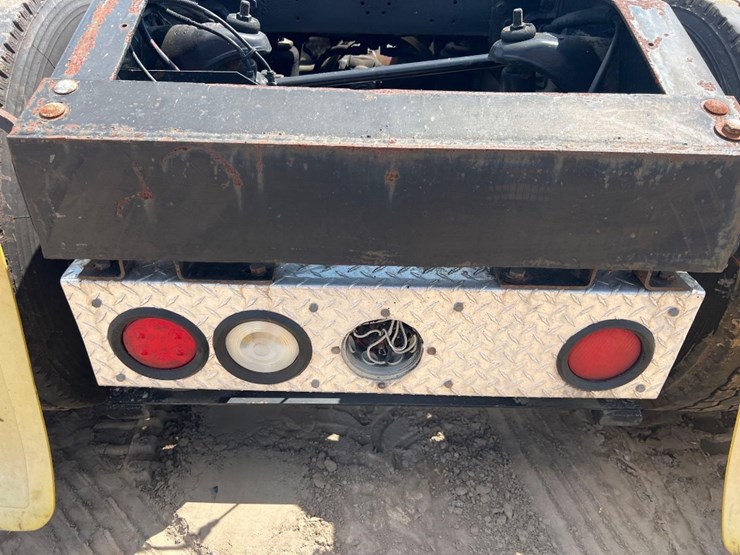 1996-peterbilt-379-image-17