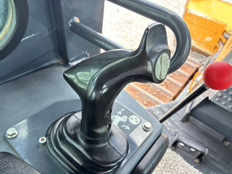 2022-john-deere-450-image-69
