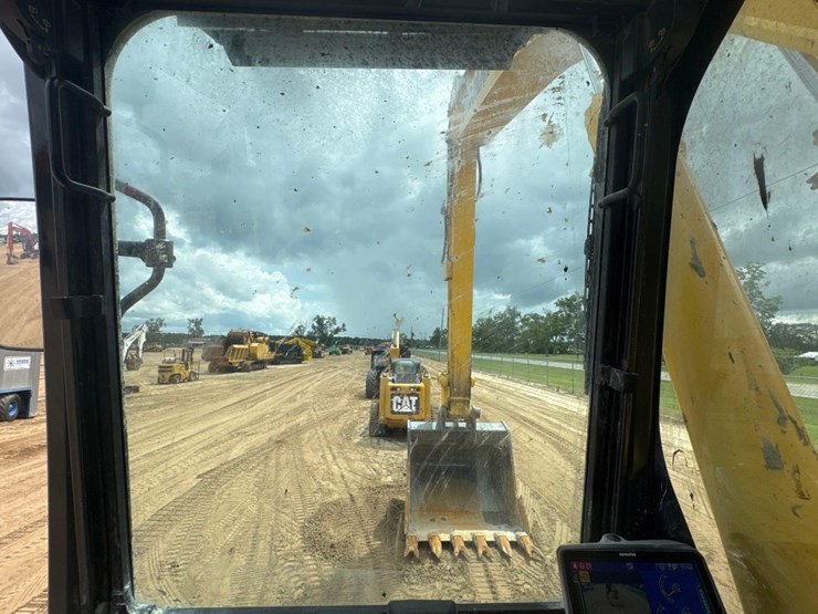 2023-komatsu-pc360-lc-11-image-26