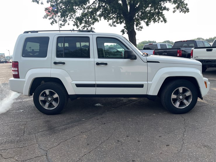 2008-jeep-liberty-sport-image-5