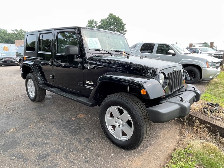 2007-jeep-wrangler-unlimited-sahara-image-3