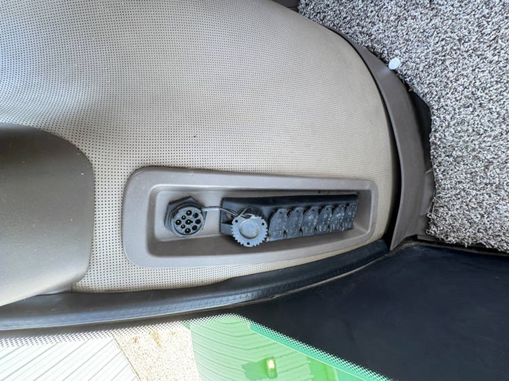 2017-john-deere-9570r-image-82
