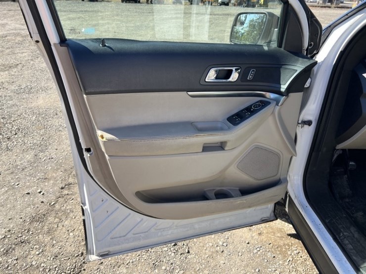 2014-ford-explorer-image-17