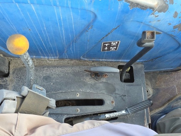 new-holland-tn70-image-46