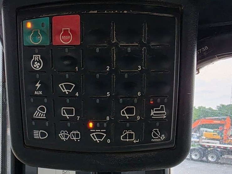 2014-deere-700k-lgp-image-77