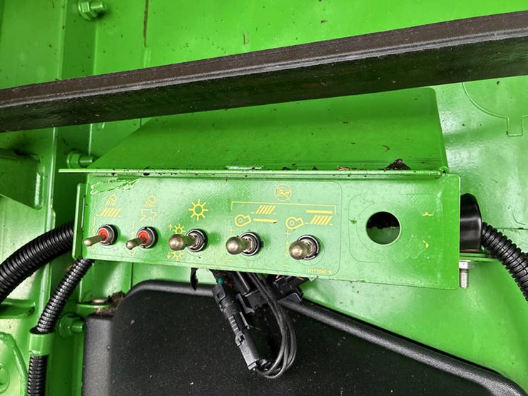 2014-john-deere-s680-image-60