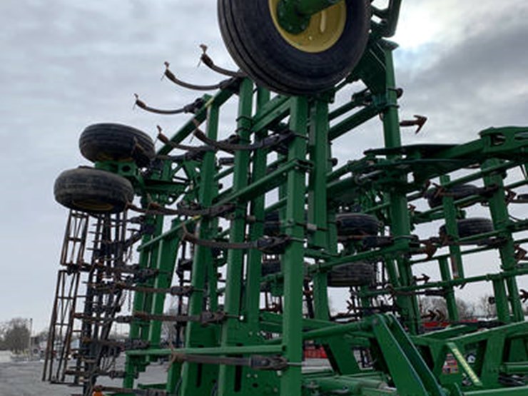 2013-john-deere-2210-image-7
