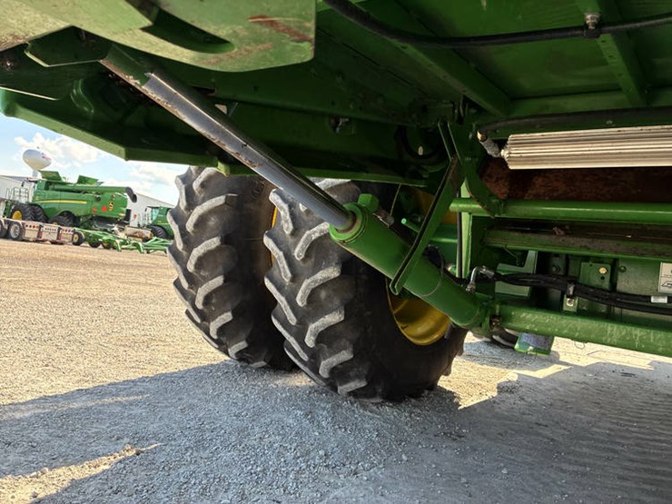 2013-john-deere-s670-image-16