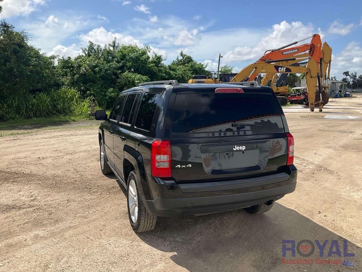 2013-jeep-patriot-sport-image-4