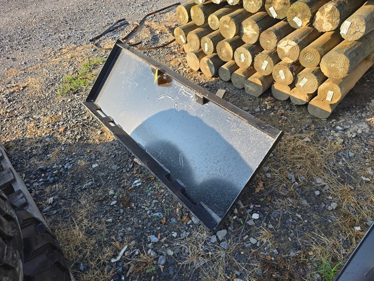 new-kivel-skidloader-hitch-image-4