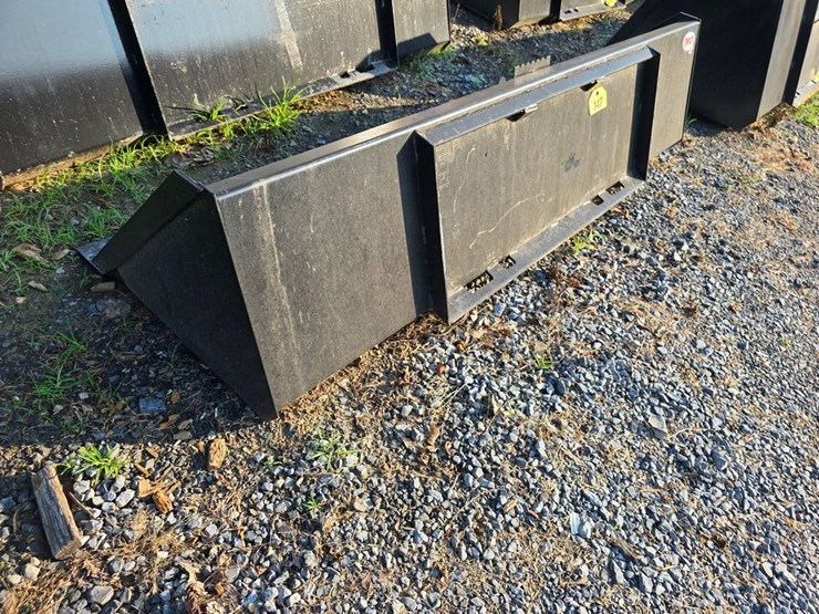 new-swict-84"-skidloader-bucket-image-2