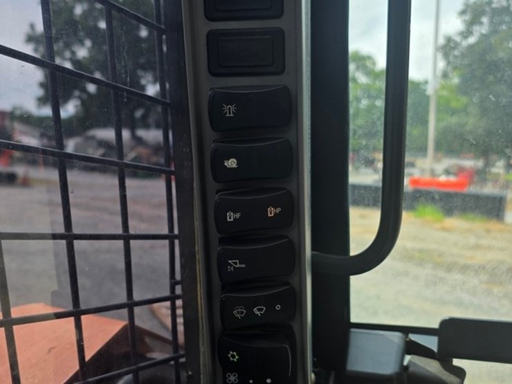 2020-case-tv450b-image-53